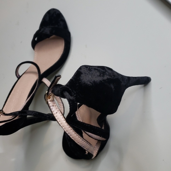 𝅺LOV Mark Open Toe Velvet Criss Cross Strap Heels - Picture 5 of 8